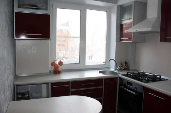 Мыть окна моющим пылесосом: можно ли использовать прибор для чистки стекол, как правильно им пользоваться? Мыть окна моющим пылесосом: можно ли использовать прибор для чистки стекол, как правильно им пользоваться?