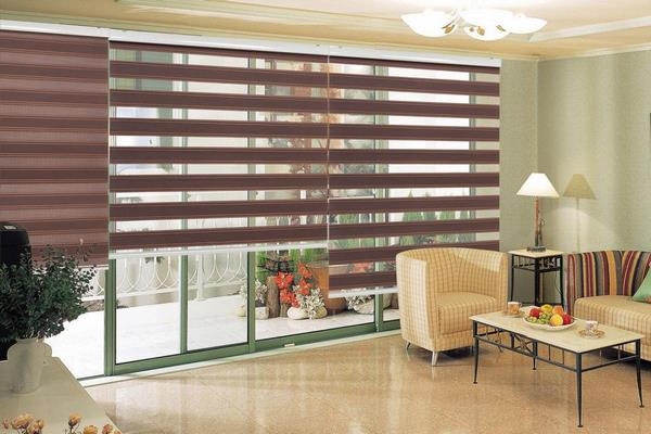 Рулонные шторы «день-ночь» на пластиковые окна: в интерьере, выбор конструкции, монтаж Рулонные шторы «день-ночь» на пластиковые окна: в интерьере, выбор конструкции, монтаж