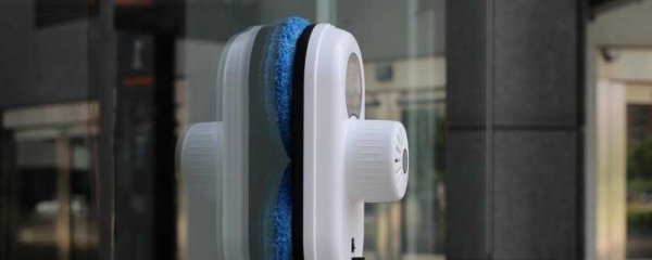 Мыть окна моющим пылесосом: можно ли использовать прибор для чистки стекол, как правильно им пользоваться? Мыть окна моющим пылесосом: можно ли использовать прибор для чистки стекол, как правильно им пользоваться?