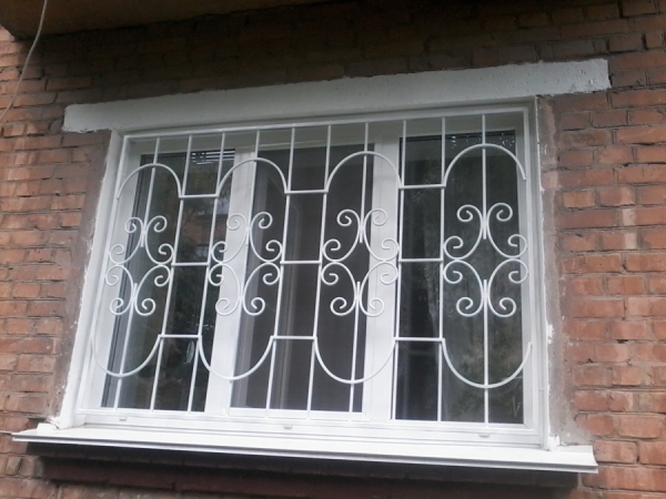 Решетки на окна дачного домика – требования к конструкциям Решетки на окна дачного домика – требования к конструкциям