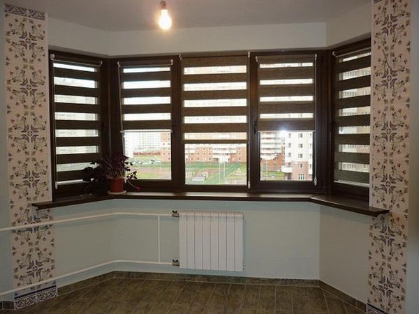 Рулонные шторы «день-ночь» на пластиковые окна: в интерьере, выбор конструкции, монтаж Рулонные шторы «день-ночь» на пластиковые окна: в интерьере, выбор конструкции, монтаж