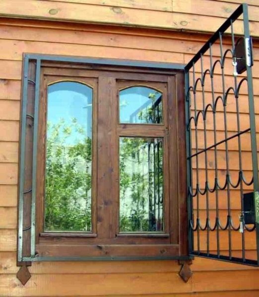 Решетки на окна дачного домика – требования к конструкциям Решетки на окна дачного домика – требования к конструкциям