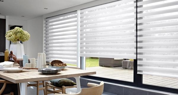 Рулонные шторы «день-ночь» на пластиковые окна: в интерьере, выбор конструкции, монтаж Рулонные шторы «день-ночь» на пластиковые окна: в интерьере, выбор конструкции, монтаж