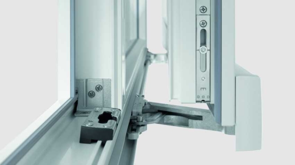 Мыть окна моющим пылесосом: можно ли использовать прибор для чистки стекол, как правильно им пользоваться? Мыть окна моющим пылесосом: можно ли использовать прибор для чистки стекол, как правильно им пользоваться?