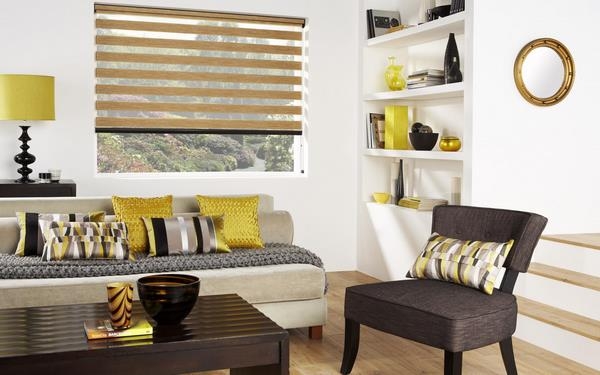 Рулонные шторы «день-ночь» на пластиковые окна: в интерьере, выбор конструкции, монтаж Рулонные шторы «день-ночь» на пластиковые окна: в интерьере, выбор конструкции, монтаж