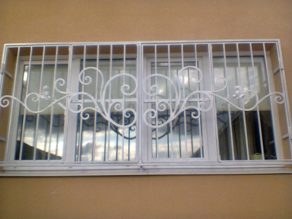 Установка решеток на окна: варианты конструкций и схема установки