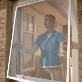 Москитные сетки на пластиковые окна и двери Москитные сетки на пластиковые окна и двери