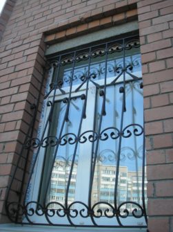 Решетки на окна — 100 фото готовых решений Решетки на окна — 100 фото готовых решений