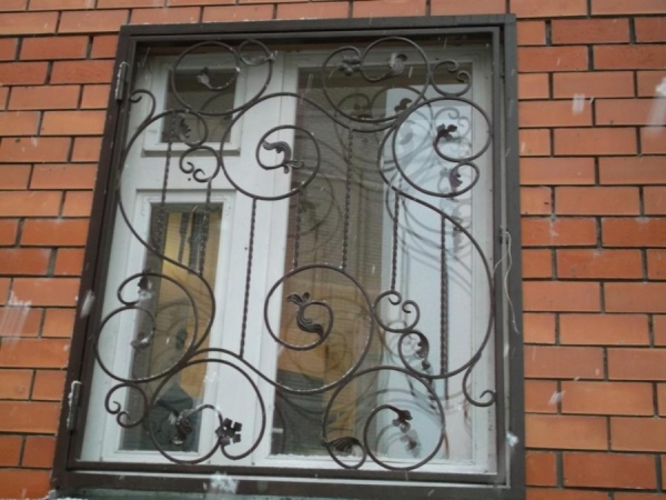 Решетки на окна — 100 фото готовых решений Решетки на окна — 100 фото готовых решений