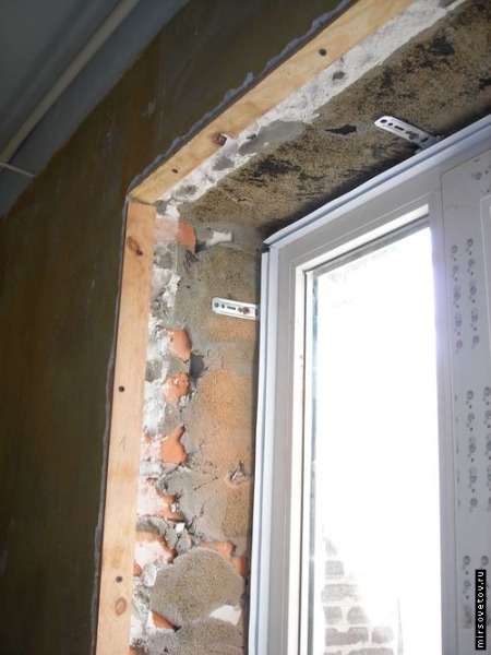 Отделка окон снаружи: разнообразие материалов и способы монтажа Отделка окон снаружи: разнообразие материалов и способы монтажа