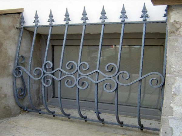 Решетки на окна — 100 фото готовых решений Решетки на окна — 100 фото готовых решений