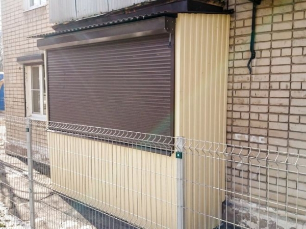 Рольставни на балкон или лоджию &mdash; монтаж шкафа своими руками