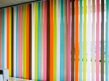 Жалюзи в спальню (75 фото): выбираем на пластиковые окна вертикальные и горизонтальные жалюзи Жалюзи в спальню (75 фото): выбираем на пластиковые окна вертикальные и горизонтальные жалюзи