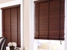 Как установить жалюзи горизонтальные на пластиковые окна (70 фото): как повесить на потолок, монтаж на стену и створку без сверления Как установить жалюзи горизонтальные на пластиковые окна (70 фото): как повесить на потолок, монтаж на стену и створку без сверления