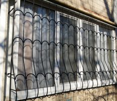 Установка решеток на окна: варианты конструкций и схема установки