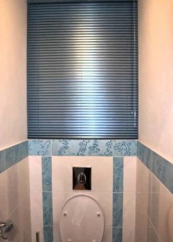 Рольставни в туалет (70 фото): жалюзи для сантехнического шкафа за унитазом, роллеты с печатью, установка и демонтаж своими руками