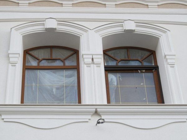 Отделка окон снаружи: разнообразие материалов и способы монтажа Отделка окон снаружи: разнообразие материалов и способы монтажа