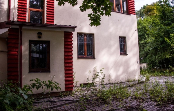 Решетки на окна — 105 фото лучших вариантов защиты окон и балконов Решетки на окна — 105 фото лучших вариантов защиты окон и балконов