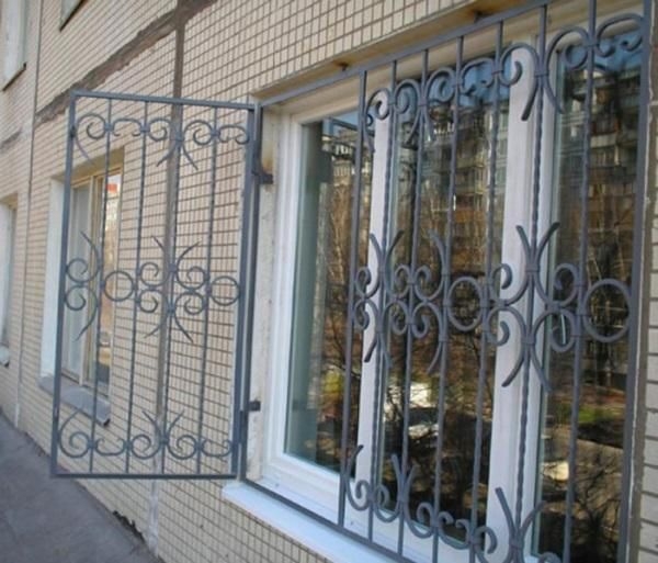 Виды решеток на балкон и лоджию: кованные, металлические, технология установки фото Виды решеток на балкон и лоджию: кованные, металлические, технология установки фото