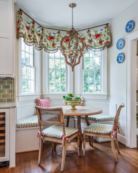 Выбор карниза для эркера: фото, какие варианты подходят для эркерных окон Выбор карниза для эркера: фото, какие варианты подходят для эркерных окон