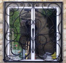 Установка решеток на окна: варианты конструкций и схема установки