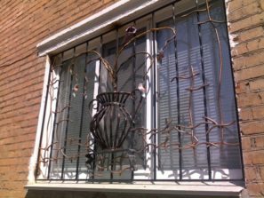 Решетки на окна — 100 фото готовых решений Решетки на окна — 100 фото готовых решений