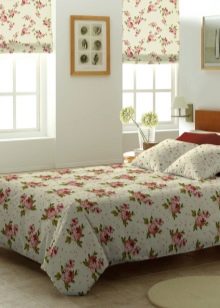 Жалюзи в спальню (75 фото): выбираем на пластиковые окна вертикальные и горизонтальные жалюзи Жалюзи в спальню (75 фото): выбираем на пластиковые окна вертикальные и горизонтальные жалюзи