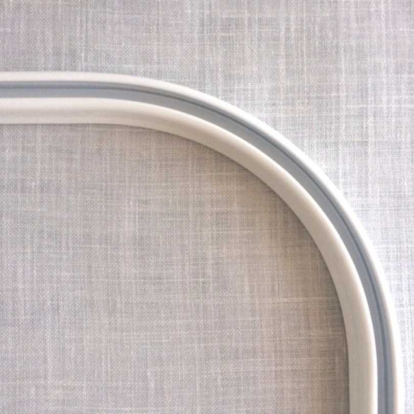 Установка карнизов (42 фото): как правильно повесить настенные и пластиковые потолочные и на какой высоте, монтаж на гипсокартон, как собрать