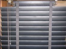 Как установить жалюзи горизонтальные на пластиковые окна (70 фото): как повесить на потолок, монтаж на стену и створку без сверления Как установить жалюзи горизонтальные на пластиковые окна (70 фото): как повесить на потолок, монтаж на стену и створку без сверления