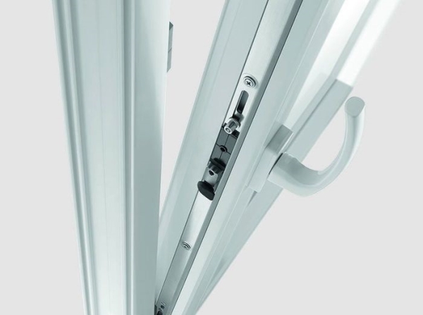 Ремонт балконной двери: заменить сломанный стеклопакет, фиксатор