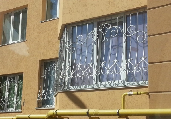 Установка решеток на окна: варианты конструкций и схема установки