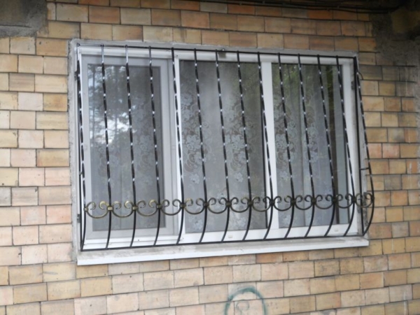 Решетки на окна — 100 фото готовых решений Решетки на окна — 100 фото готовых решений