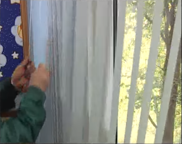 Как установить жалюзи горизонтальные на пластиковые окна (70 фото): как повесить на потолок, монтаж на стену и створку без сверления Как установить жалюзи горизонтальные на пластиковые окна (70 фото): как повесить на потолок, монтаж на стену и створку без сверления