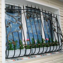 Установка решеток на окна: варианты конструкций и схема установки