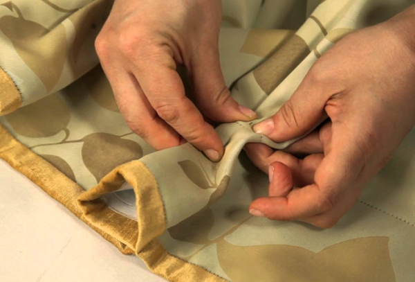 Жалюзи плиссе на пластиковые окна без сверления: установка и создание изделия своими руками Жалюзи плиссе на пластиковые окна без сверления: установка и создание изделия своими руками