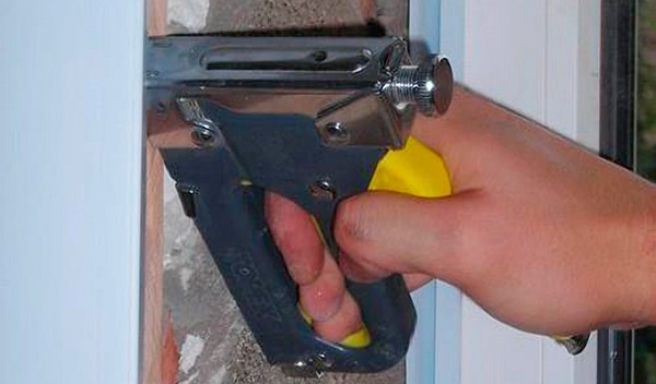 Отделка окон снаружи: разнообразие материалов и способы монтажа Отделка окон снаружи: разнообразие материалов и способы монтажа