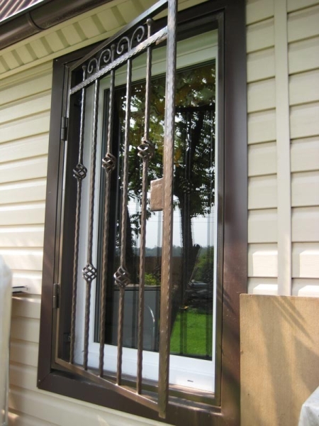 Установка решеток на окна: варианты конструкций и схема установки