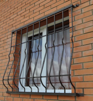 Решетки на окна — 100 фото готовых решений Решетки на окна — 100 фото готовых решений