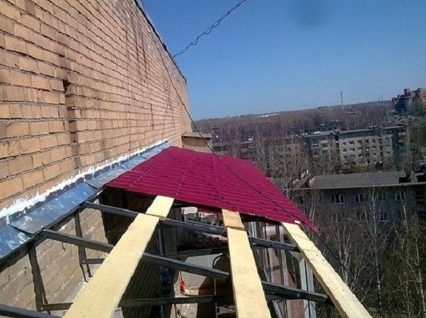 Крыша балкона на последнем этаже своими руками: установка и герметизация Крыша балкона на последнем этаже своими руками: установка и герметизация