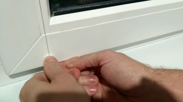 Как установить жалюзи горизонтальные на пластиковые окна (70 фото): как повесить на потолок, монтаж на стену и створку без сверления Как установить жалюзи горизонтальные на пластиковые окна (70 фото): как повесить на потолок, монтаж на стену и створку без сверления