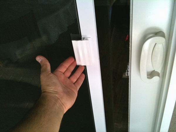 Самостоятельный ремонт порванных москитных сеток Самостоятельный ремонт порванных москитных сеток