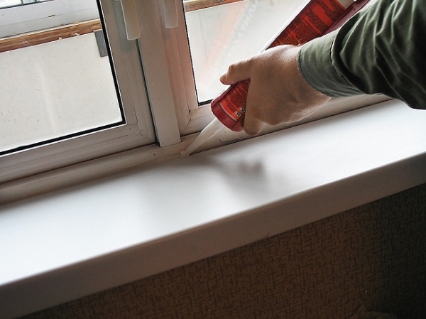 Как утеплить пластиковые окна если продувает своими руками