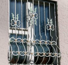 Установка решеток на окна: варианты конструкций и схема установки