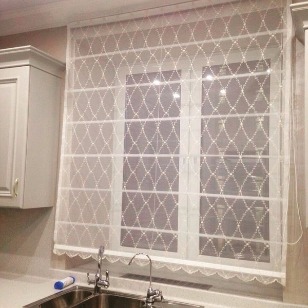 Как правильно выбрать римские шторы на кухню, фото в интерьере, видео Как правильно выбрать римские шторы на кухню, фото в интерьере, видео