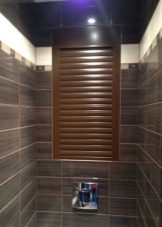 Рольставни в туалет (70 фото): жалюзи для сантехнического шкафа за унитазом, роллеты с печатью, установка и демонтаж своими руками