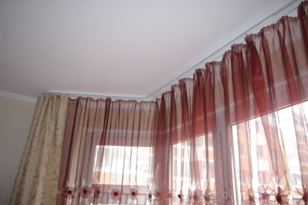 Выбор карниза для эркера: фото, какие варианты подходят для эркерных окон Выбор карниза для эркера: фото, какие варианты подходят для эркерных окон