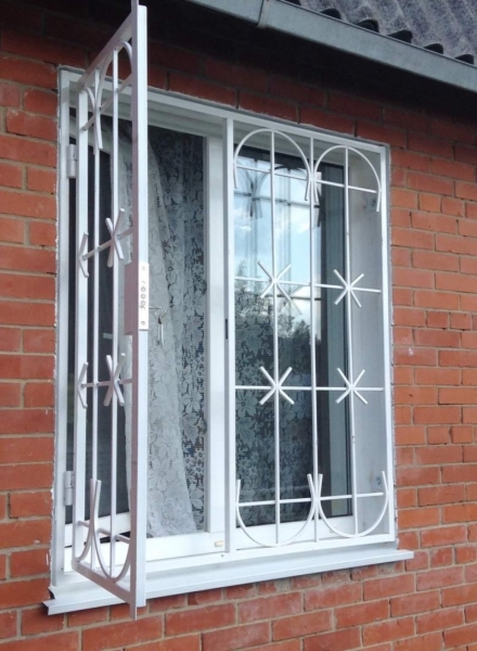 Решетки на окна — 105 фото лучших вариантов защиты окон и балконов Решетки на окна — 105 фото лучших вариантов защиты окон и балконов