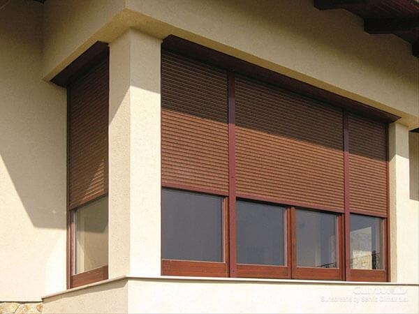 Рольставни на балкон или лоджию &mdash; монтаж шкафа своими руками