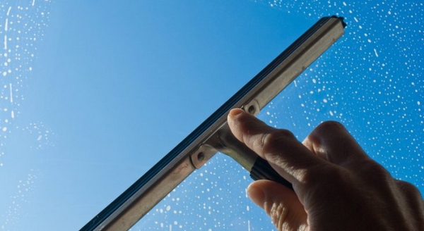 Чем и как смазать пластиковые окна: механизм, резинки, фурнитуру