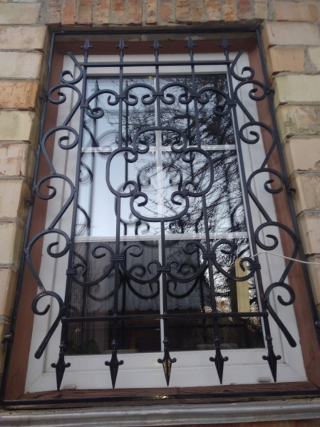 Решетки на окна — 105 фото лучших вариантов защиты окон и балконов Решетки на окна — 105 фото лучших вариантов защиты окон и балконов